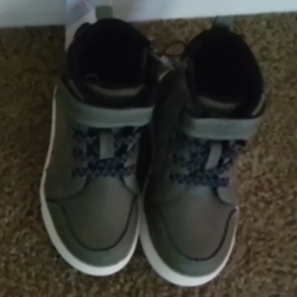 Toddler Boys Cat and Jack boots NWT